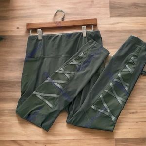 Reebok Women's Light Olive Green Legging Size Large Pockets & See Thru Panel EUC